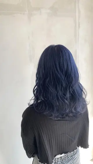 ミディアム カラー リサ tonieのヘアスタイル