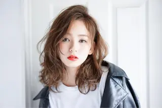 セミロング カラー パーマ ヘアアレンジ ひがし　まさし JYUNESU副代表のヘアスタイル