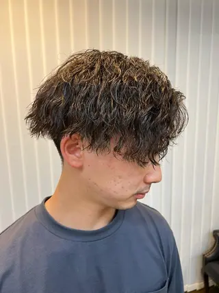 ショート パーマ メンズ 二本木 秀成のヘアスタイル