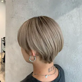 ショート カラー 及川シゲル 髪質改善講師のヘアスタイル