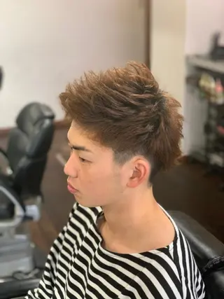 ショート カラー 向井 優汰のヘアスタイル