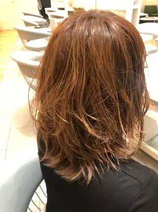 ミディアム 阪上 沙織のヘアスタイル