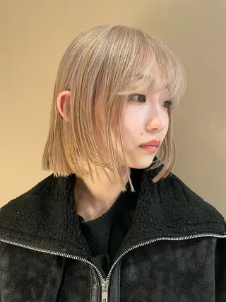 ショート カラー ブリーチ😼 ボブ✍️レイヤーのヘアスタイル