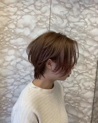 ショート カラー 🌟小顔レイヤー× 赤み消し透明感カラーのヘアスタイル