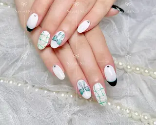 ネイル 🦋 Queenieのネイルデザイン