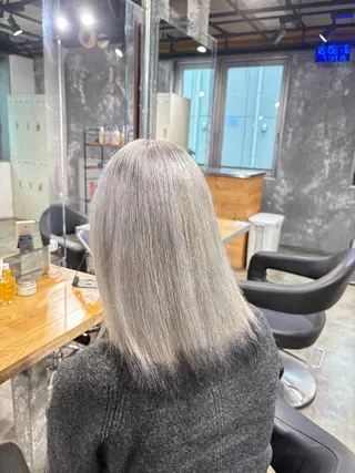 ロング カラー 透明感ベージュ/ レイヤー縮毛矯正のヘアスタイル