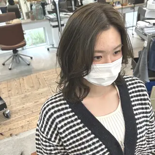 ミディアム 綿貫 美雪のヘアスタイル