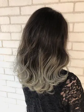 ミディアム カラー 小島 侑衣のヘアスタイル
