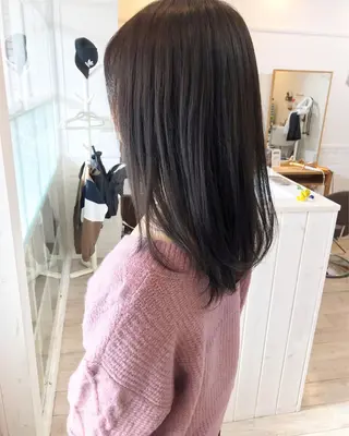 セミロング カラー 秋月 亜耶のヘアスタイル