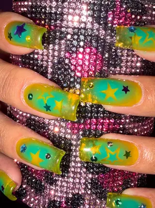 ネイル PINS16✴︎ 原宿ネイリストumiのネイルデザイン