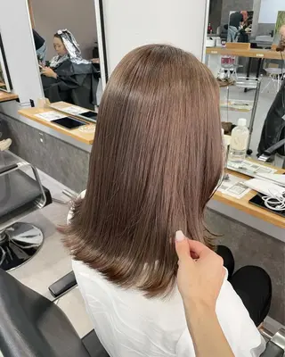 セミロング カラー ミルクティーベージュ ❤︎レイヤー　MIAのヘアスタイル