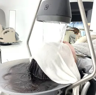 Hanaka🐈‍⬛ 海外×ニュアンスのヘアスタイル