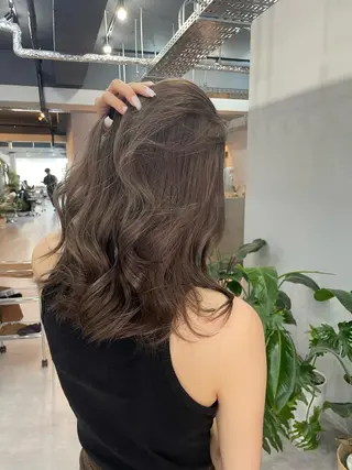 セミロング ミルクティーベージュ ❤︎レイヤー　MIAのヘアスタイル