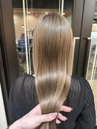 カラー 横江 桃子のヘアスタイル