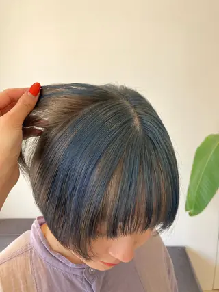 ショート カラー サキ🤍ハイトーン 🩰くびれ巻きヘアのヘアスタイル