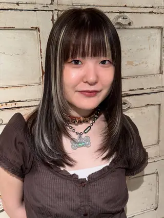 セミロング カラー RorriM natsuのヘアスタイル
