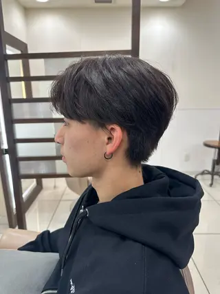 メンズ メンズ特化シャドウパ ーマラウンドマッシュのヘアスタイル
