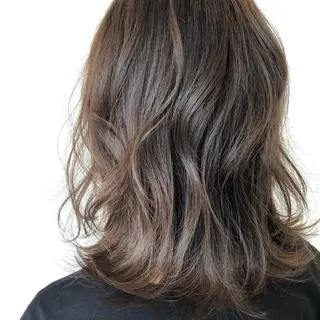 カラー 青井 梨紗のヘアスタイル