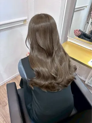 ロング カラー 透明感カラー特化/ ベージュ/梅田/英輝のヘアスタイル