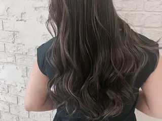 ロング ハイライトカラー＆ ダブルカラー　田口のヘアスタイル