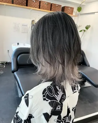 セミロング カラー RU RIのヘアスタイル