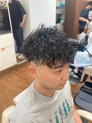 ショート パーマ メンズ メンズヘア専門 ウタカユウキのヘアスタイル