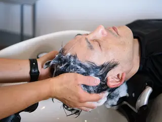 国領 善久のヘアスタイル