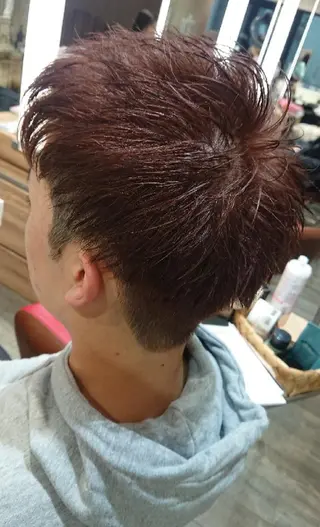 メンズ カラー ブリーチ/ヘアケア/ 艶髪/イギチハルのヘアスタイル