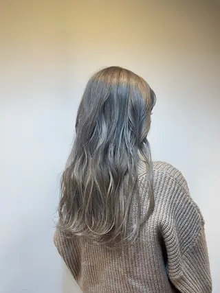 カラー 手塚 由佳のヘアスタイル