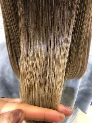 セミロング izumi （いずみ）のヘアスタイル