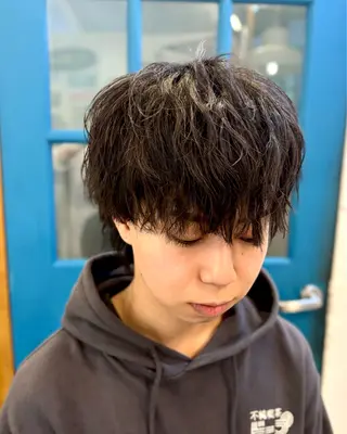 パーマ メンズ ショート、韓国メンズ ヘアのかつらぎのヘアスタイル