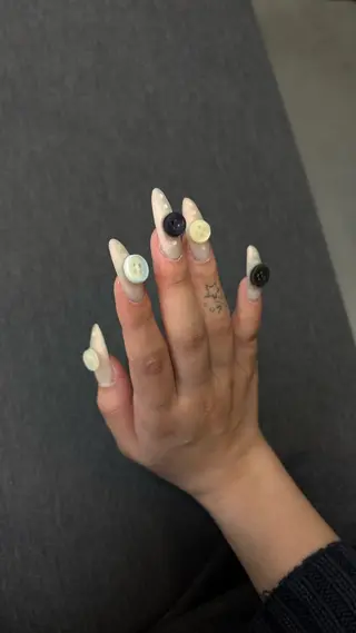 ネイル しおん🎶｜ひと 癖ニュアンス｜個性派のネイルデザイン