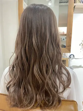 ロング カラー 目見田 茜のヘアスタイル