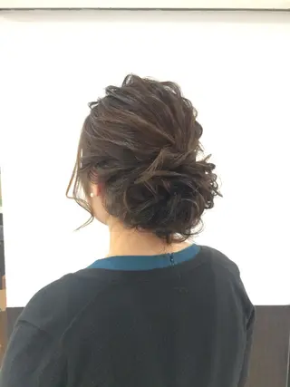 ミディアム カラー パーマ ヘアアレンジ ハイトーン Arphyのヘアスタイル