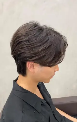 ミディアム カラー メンズ 曲がる縮毛 フェザー ニュアンス  佐々木のヘアスタイル