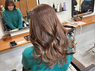 ミディアム カラー まろやかなベージュ 小池春樹のヘアスタイル