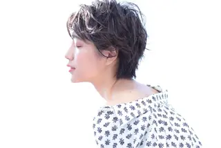 ショート カラー パーマ 岩出 俊のヘアスタイル