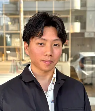 ショート パーマ ブリーチなしwカラー メンズパーマ新居見のヘアスタイル