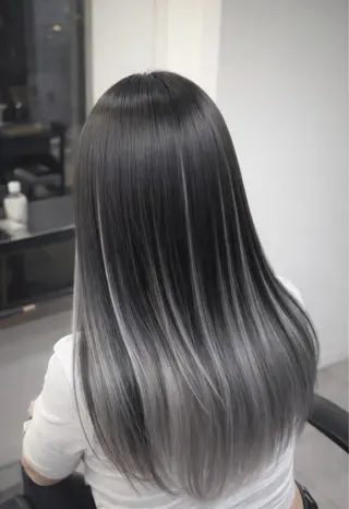 ロング カラー 蔭山 幸奈のヘアスタイル