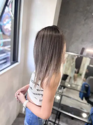 カラー タニ ユウのヘアスタイル