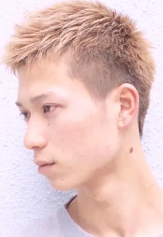 カラー メンズ AKI アキのヘアスタイル