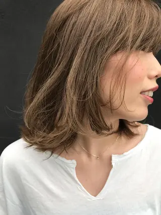 ミディアム AKUTSU KOICHIのヘアスタイル