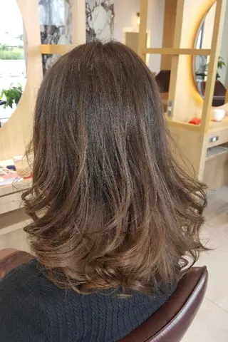 セミロング カラー 【とにかく髪に優しい ❇️】森田篤のヘアスタイル