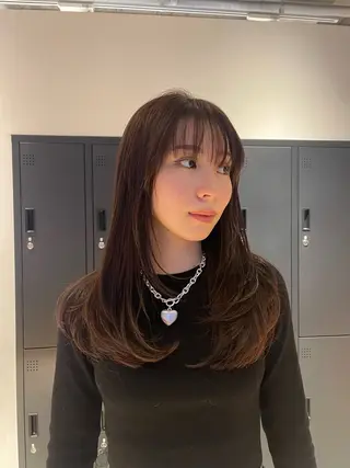 セミロング 🫧うる艶レイヤー /グレージュ🪐リサのヘアスタイル