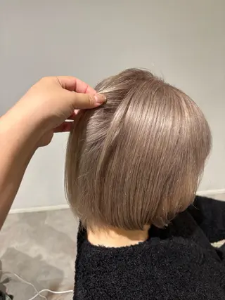 ミディアム YURINO /ボブ ベージュ/ハイトーンのヘアスタイル