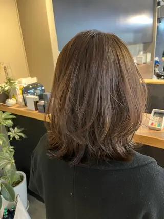 ミディアム カラー ヘアアレンジ マツエク・マツパ アイブロウ 透明感カラー🤎 ゆりのヘアスタイル