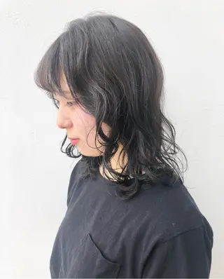 ミディアム カラー 岩田 萌那のヘアスタイル