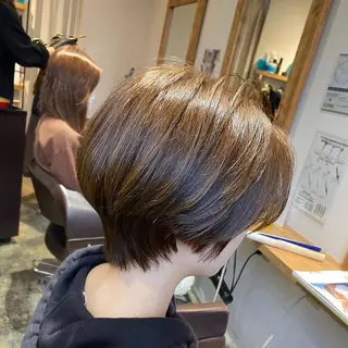 ショート レイヤー×艶髪特化 マネージャー安藤光司のヘアスタイル