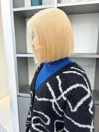 ミディアム カラー ヘアアレンジ 🎨ハイトーン/ 切りっぱなし みつきのヘアスタイル