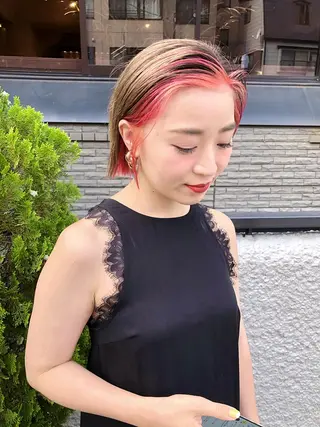 ショート カラー ブリーチ😼 ボブ✍️レイヤーのヘアスタイル